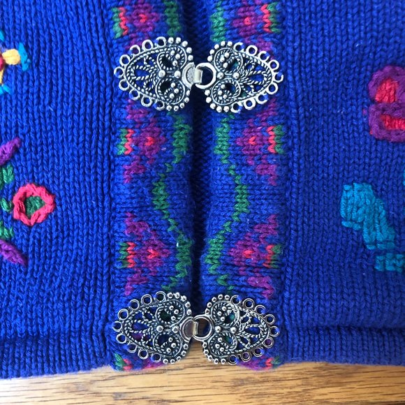 VINTAGE GAP 90s unique grannycore knit embroidered vest w/ ornate clasps | XXS - Picture 5 of 8